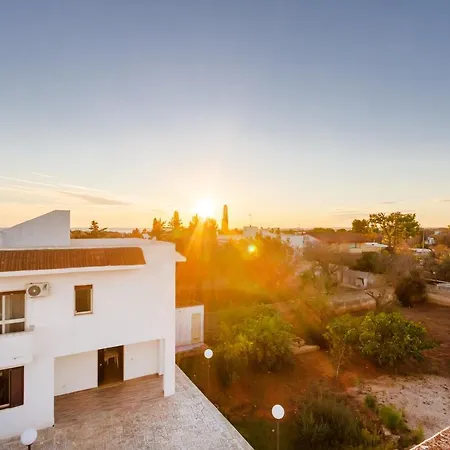 Luxury Air-conditioned 12 Beds Torre Cesarea *