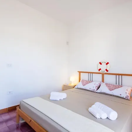 Luxury Air-conditioned 12 Beds Torre Cesarea *